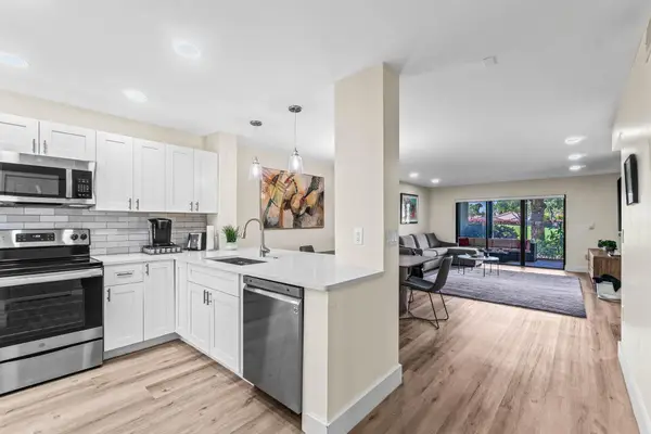 18 Stratford Drive #Unit E, Boynton Beach, FL 33436