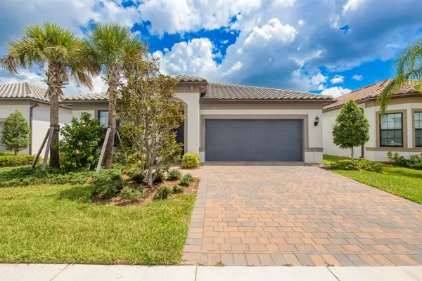 833 SE Courances Drive, Port St Lucie, FL 34984