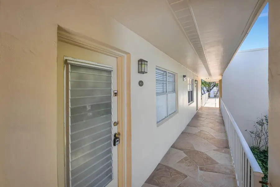 909 S Flanders S, Delray Beach, FL 33484 - Image #3