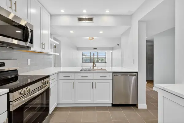 3710 Whitehall Drive #404, West Palm Beach, FL 33401