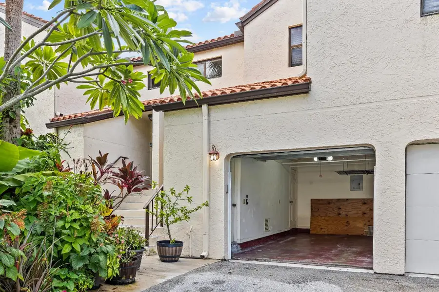 15 Via De Casas Sur #204, Boynton Beach, FL 33426 - Image #2