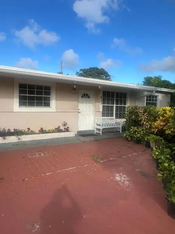 916 Caroline Avenue, West Palm Beach, FL 33413