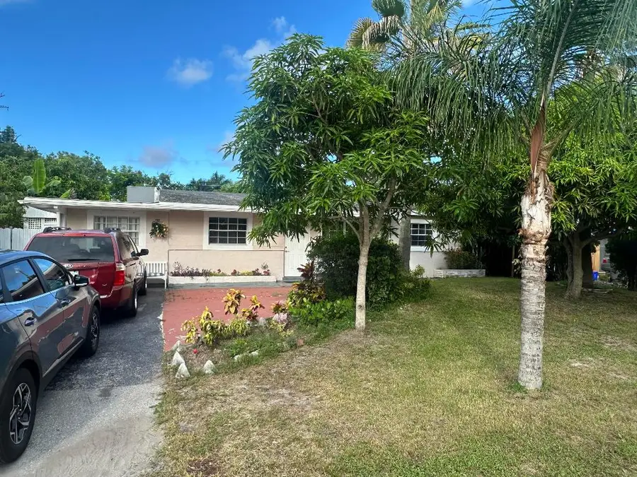 916 Caroline Avenue, West Palm Beach, FL 33413 - Image #2