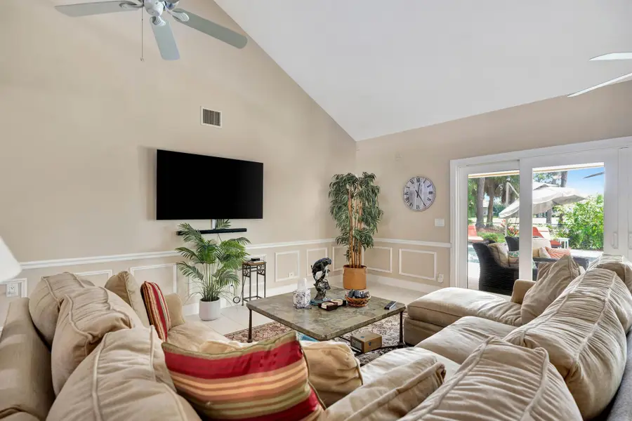 11 Berwick Road Ne, Palm Beach Gardens, FL 33418 - Image #3