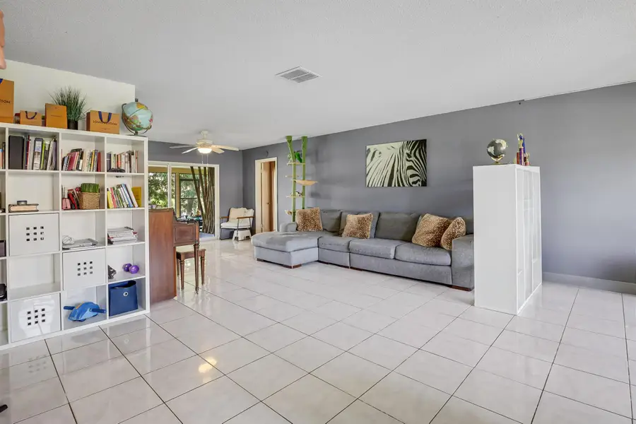 2554 SW 23rd Cranbrook Drive, Boynton Beach, FL 33436 - Image #2