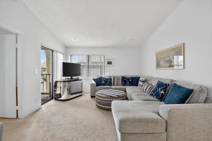 7657 Tahiti Lane #202, Lake Worth, FL 33467 - Image #3