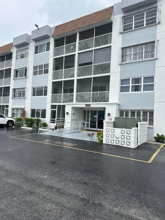 1502 S Lakeside Drive #103, Lake Worth Beach, FL 33460 - Image #2