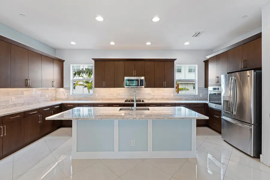 7085 Edison Place, Palm Beach Gardens, FL 33418 - Image #2