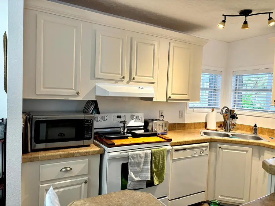 1309 W Bougainvillea Drive, Deerfield Beach, FL 33442 - Image #3