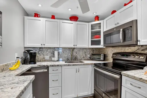 27 Fanshaw A, Boca Raton, FL 33434