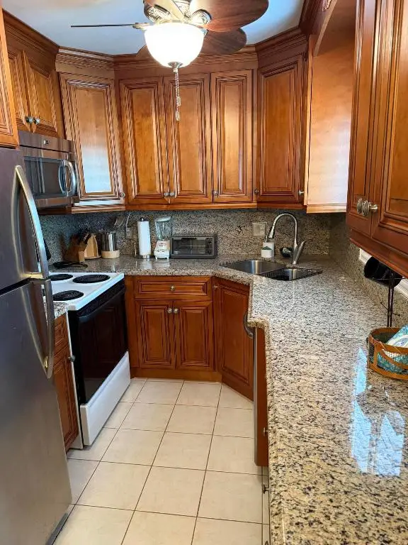 3160 Lake Osborne Drive #112, Lake Worth Beach, FL 33461 - Image #3