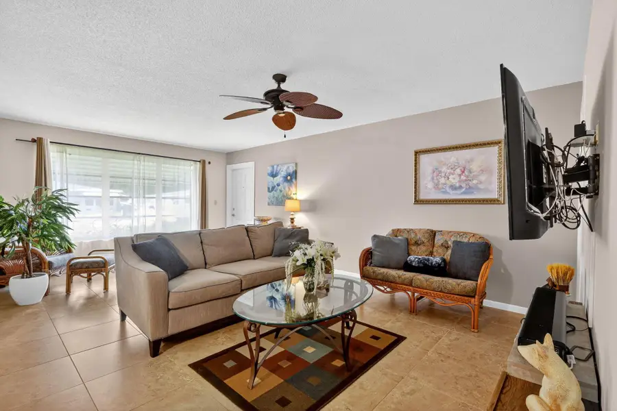 242 High Point Court W #B, Delray Beach, FL 33445 - Image #2