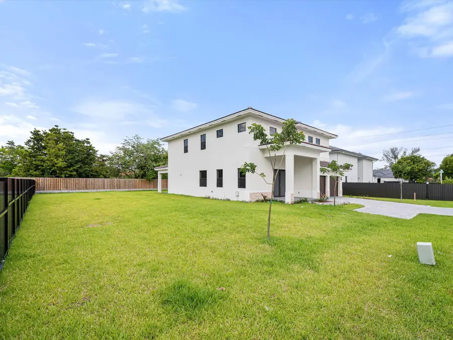 355 SW 87th Avenue, Miami, FL 33144 - Image #2