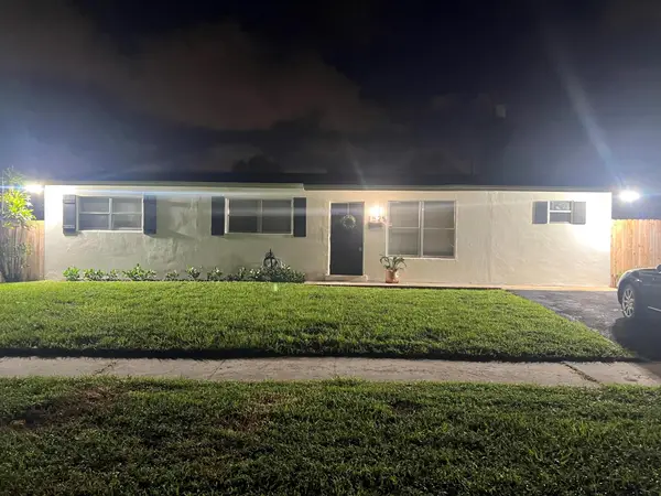 1525 S 24th Court, Riviera Beach, FL 33404