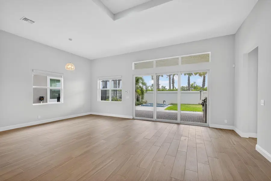 9901 Regency Way, Palm Beach Gardens, FL 33412 - Image #2