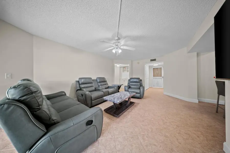 3959 Via Poinciana #203, Lake Worth, FL 33467 - Image #2