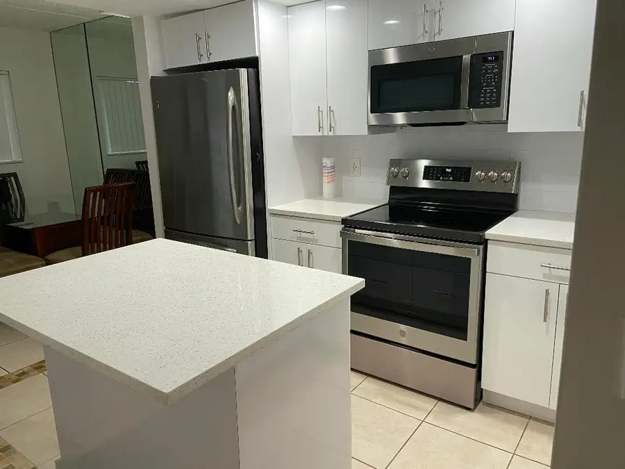 1829 Fairview Villa Drive #2, Palm Springs, FL 33406 - Image #2