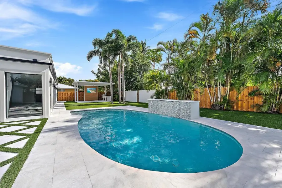 391 W Riverside Drive, Tequesta, FL 33469 - Image #3