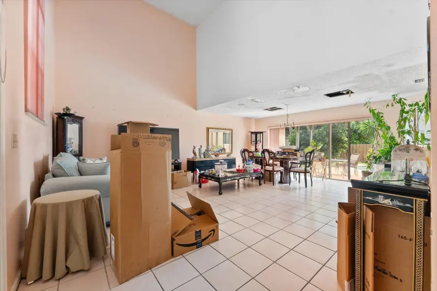 10372 SW 9th Lane, Pembroke Pines, FL 33025 - Image #3