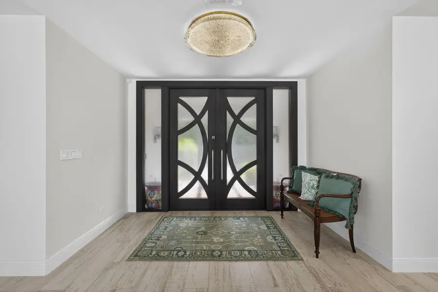 8 Woodbrook Circle, West Palm Beach, FL 33401 - Image #2