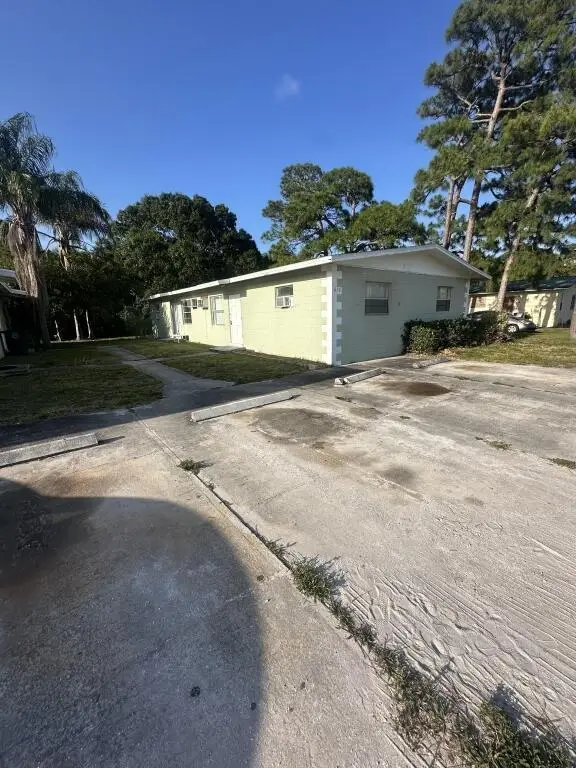 610 Holly Avenue, Fort Pierce, FL 34982 - Image #2