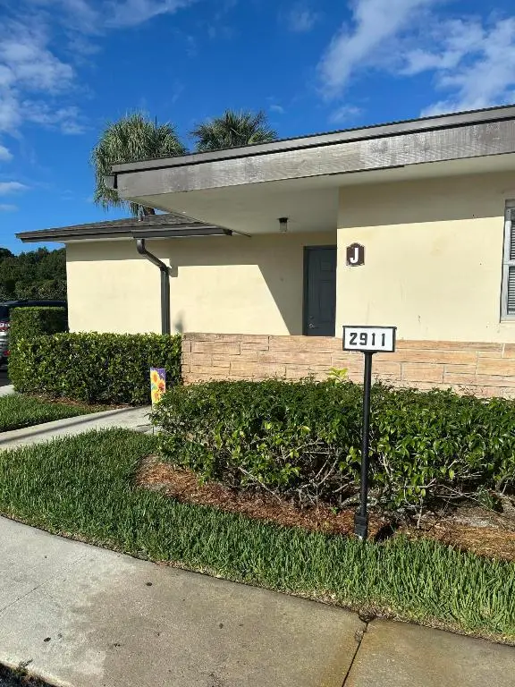 2911 Ashley Drive W #J, West Palm Beach, FL 33415 - Image #2