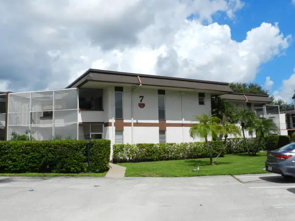7 Greenway Village N #103, Royal Palm Beach, FL 33411