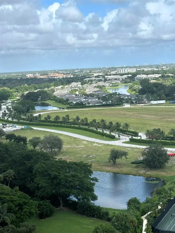 2425 Presidential Way #1703, West Palm Beach, FL 33401