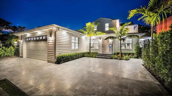 291 Austin Lane, West Palm Beach, FL 33401