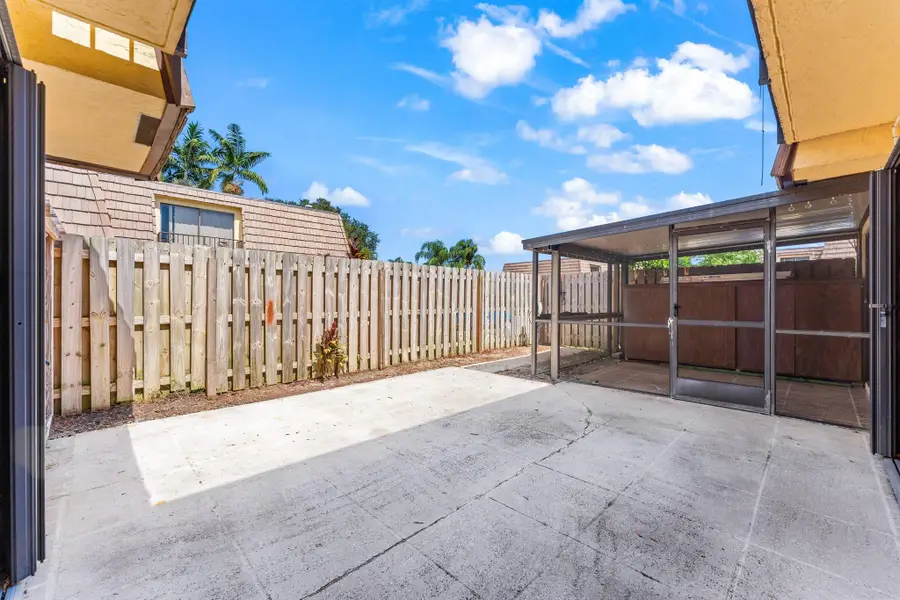 632 Springdale Circle, Palm Springs, FL 33461 - Image #3