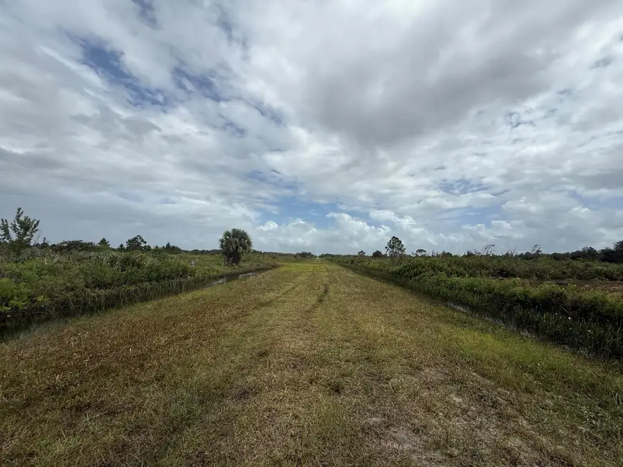 18086 NW 270th Street, Okeechobee, FL 34972 - Image #2