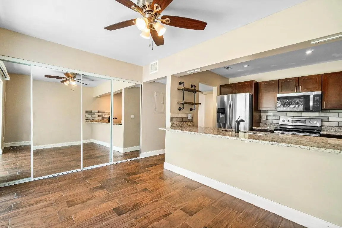 5090 Elmhurst Road #E, West Palm Beach, FL 33417 - Image #1