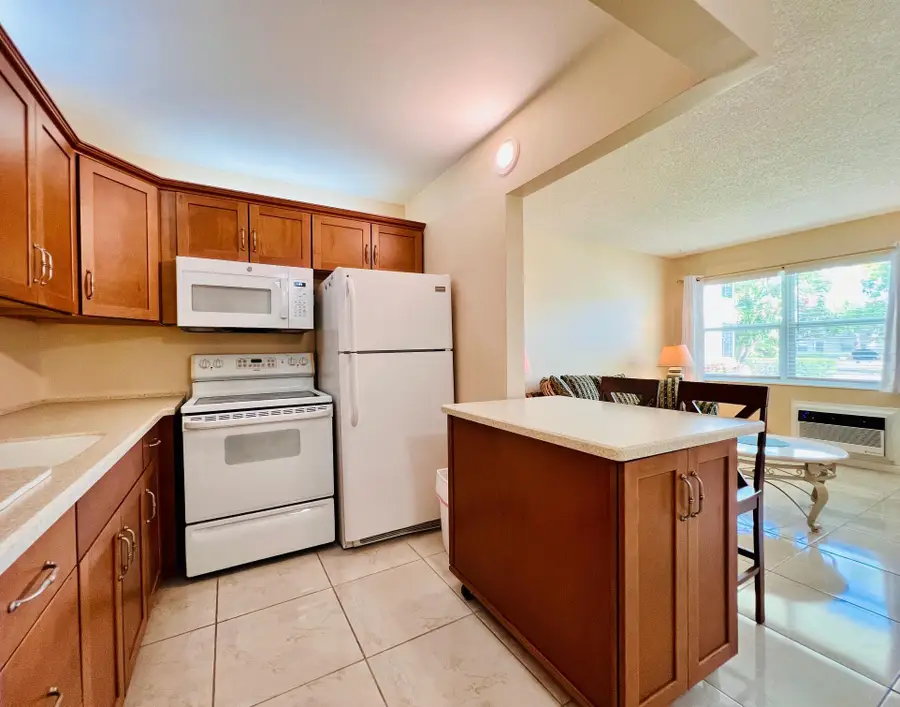 312 Northampton P, West Palm Beach, FL 33417 - Image #2