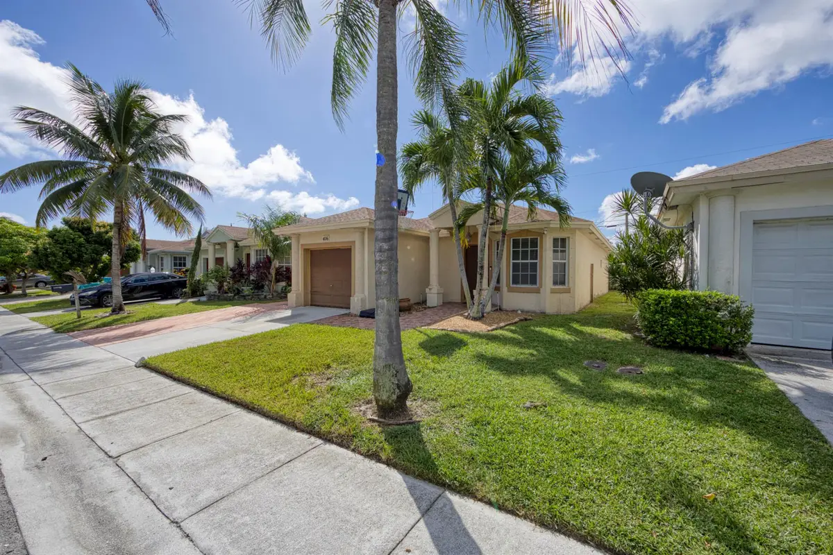 416 S Circle Drive S, Boynton Beach, FL 33435 - Image #1