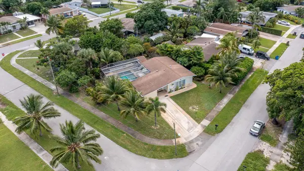 1002 W Broome Street, Lantana, FL 33462