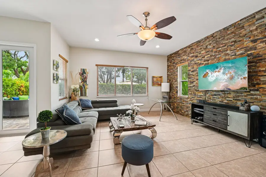 553 Gazetta Way, West Palm Beach, FL 33413 - Image #3