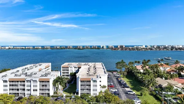1516 S Lakeside Drive #412, Lake Worth Beach, FL 33460