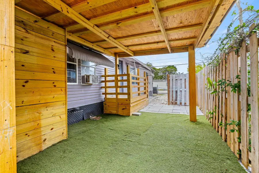 10592 SW Sandalfoot Boulevard, Boca Raton, FL 33428 - Image #3