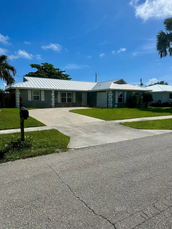 826 Palama Way, Lantana, FL 33462