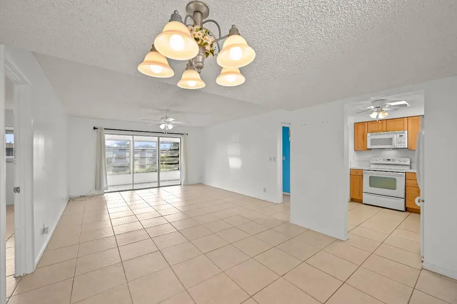 715 Lori Drive #307, Palm Springs, FL 33461 - Image #2