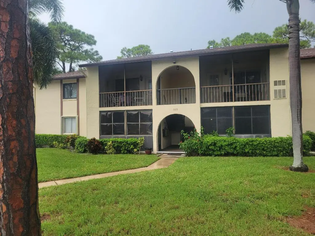 325 Knotty Pine Circle #B-2, Greenacres, FL 33463 - Image #1