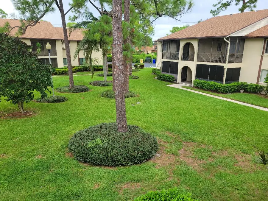 325 Knotty Pine Circle #B-2, Greenacres, FL 33463 - Image #3