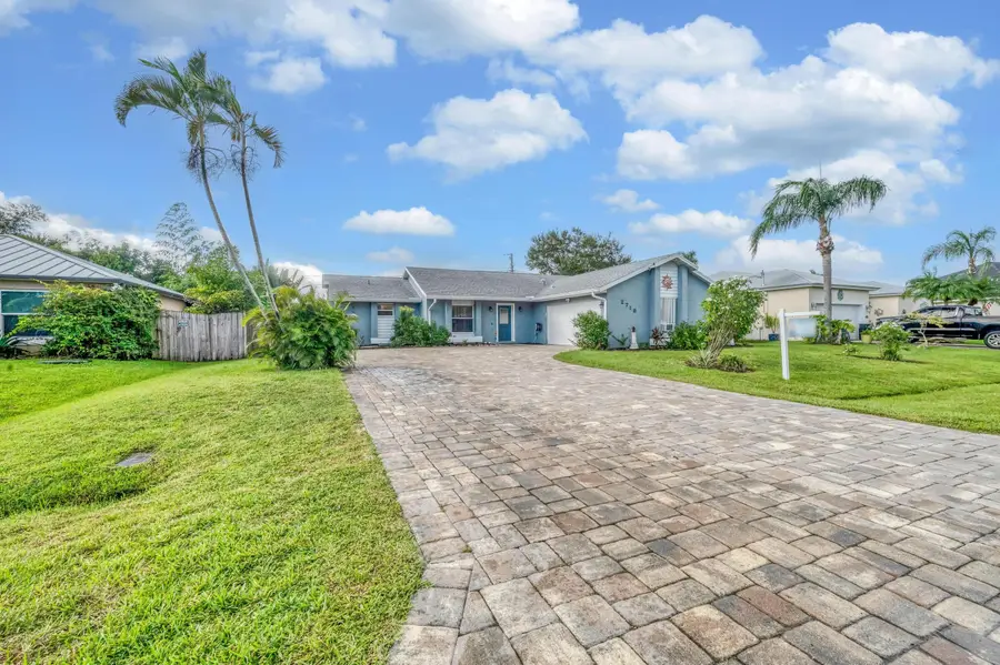 2718 SE Buccaneer Circle, Port Saint Lucie, FL 34952 - #2