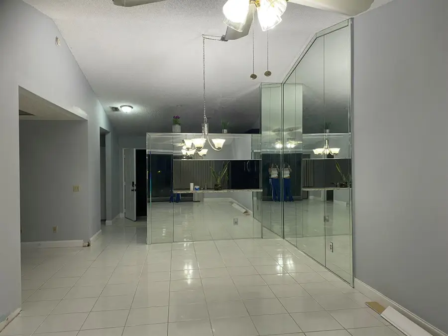 4711 Lucerne Lakes Boulevard E #204, Lake Worth, FL 33467 - Image #2