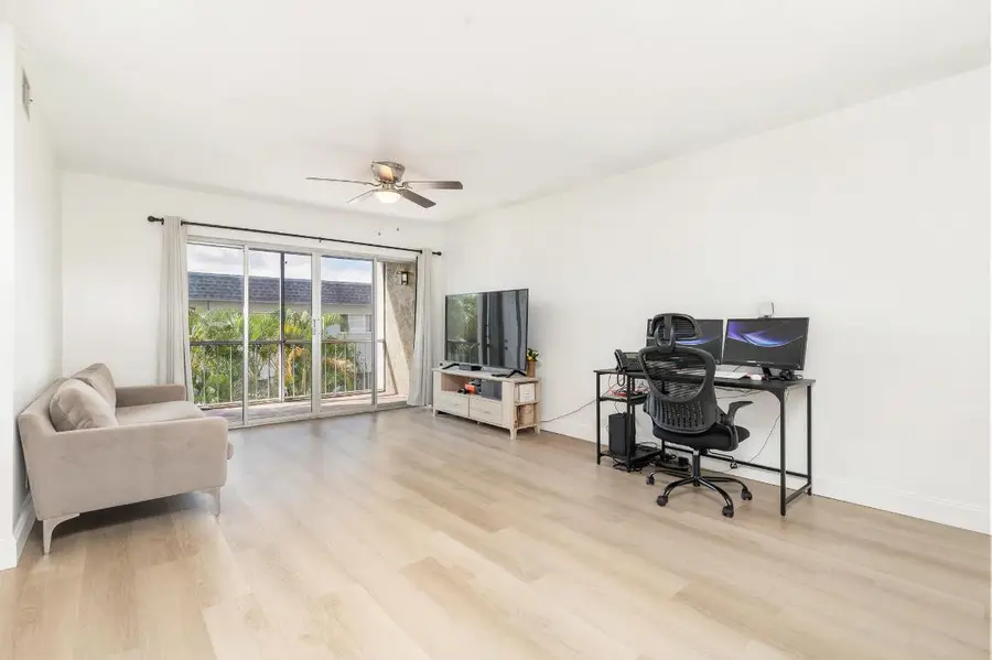 505 Spencer Drive #207, West Palm Beach, FL 33409 - Image #2