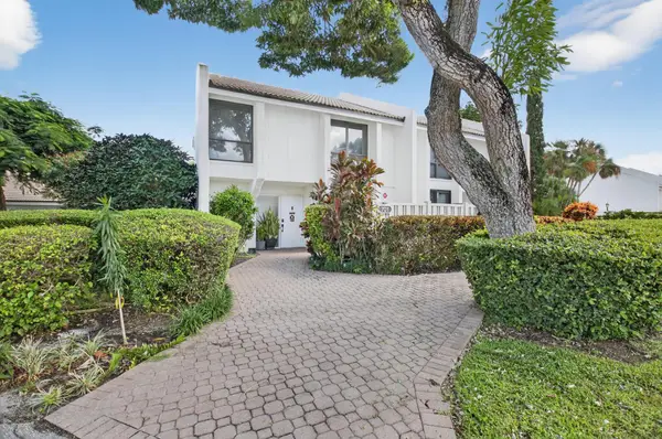 701 Bridgewood Drive, Boca Raton, FL 33434