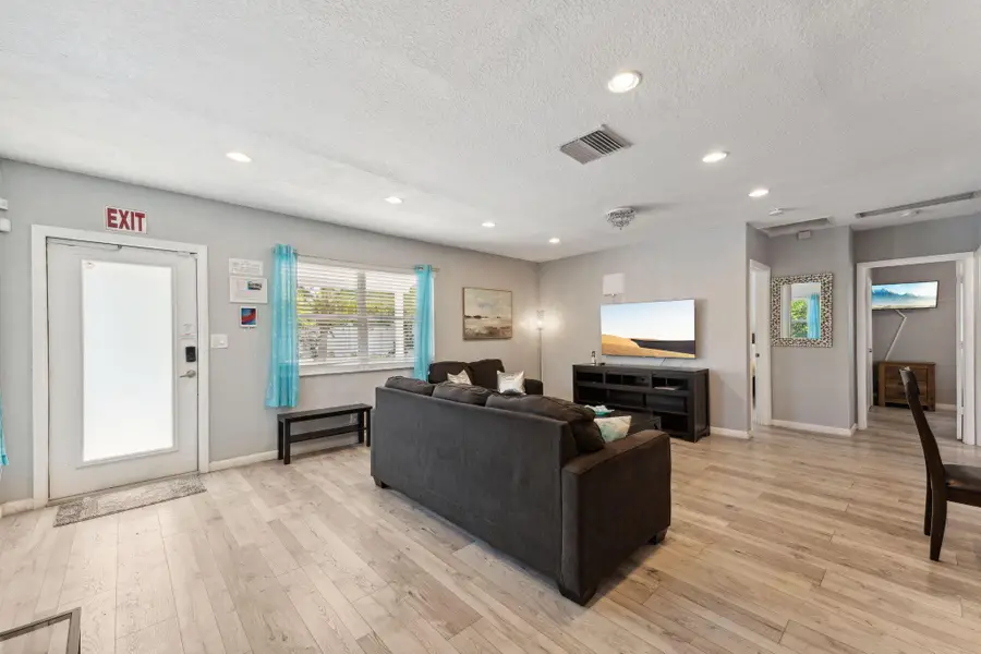 1631 N Andrews Square, Fort Lauderdale, FL 33311 - Image #2