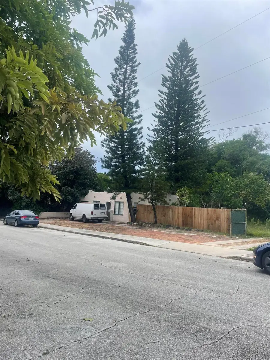 818 Briggs Street, West Palm Beach, FL 33405 - Image #3