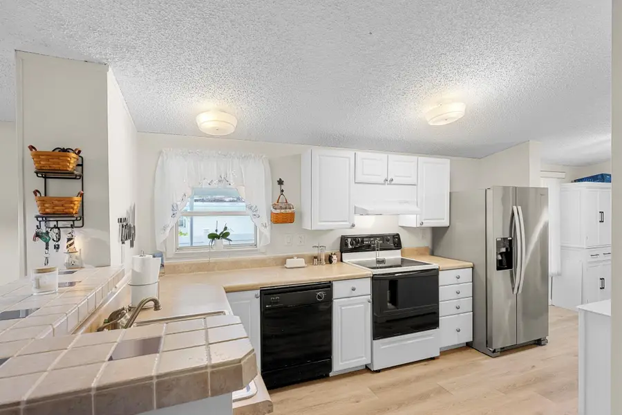 8199 SE Eagle Avenue, Hobe Sound, FL 33455 - Image #2