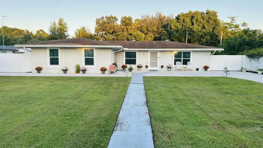 2084 Laura Lane, West Palm Beach, FL 33415 - Image #2